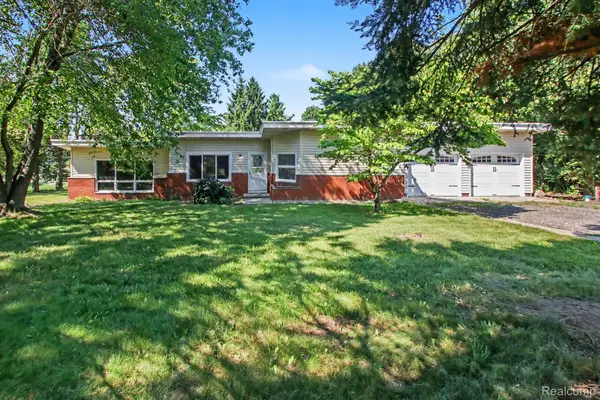 7800 W Sharpe Road, Fowlerville, MI 48836