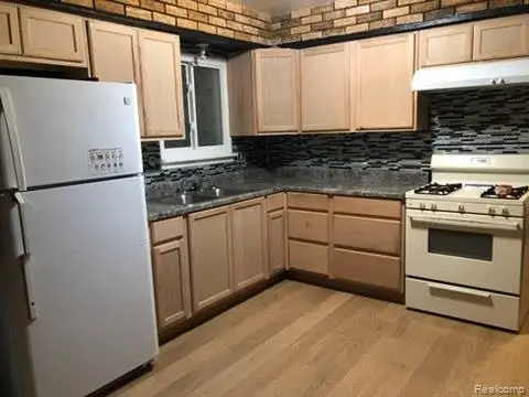 1009 E Holbrook Avenue, Flint, MI 48505 - #1