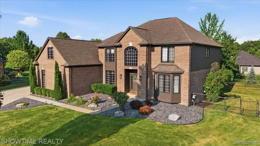 56440 Ashbrooke Drive E, Utica, MI 48316 - #2