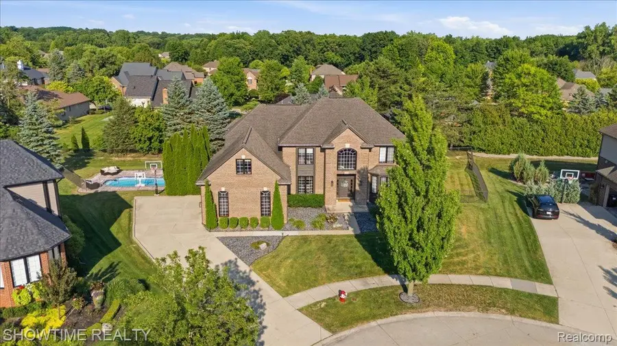 56440 Ashbrooke Drive E, Utica, MI 48316 - #3