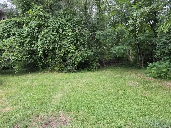 Address Withheld By Seller, KeegoHarbor, MI 48320