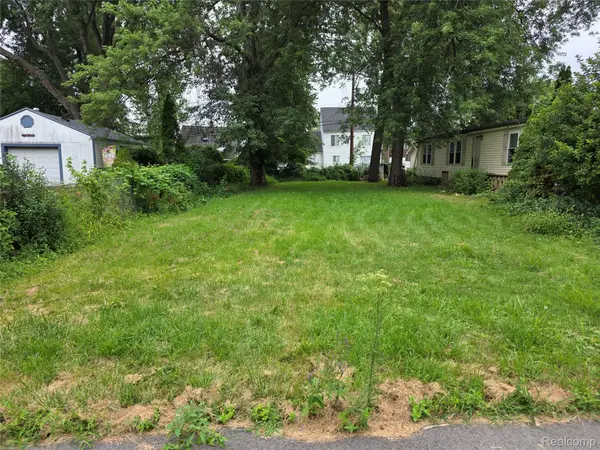 Address Withheld By Seller, KeegoHarbor, MI 48320
