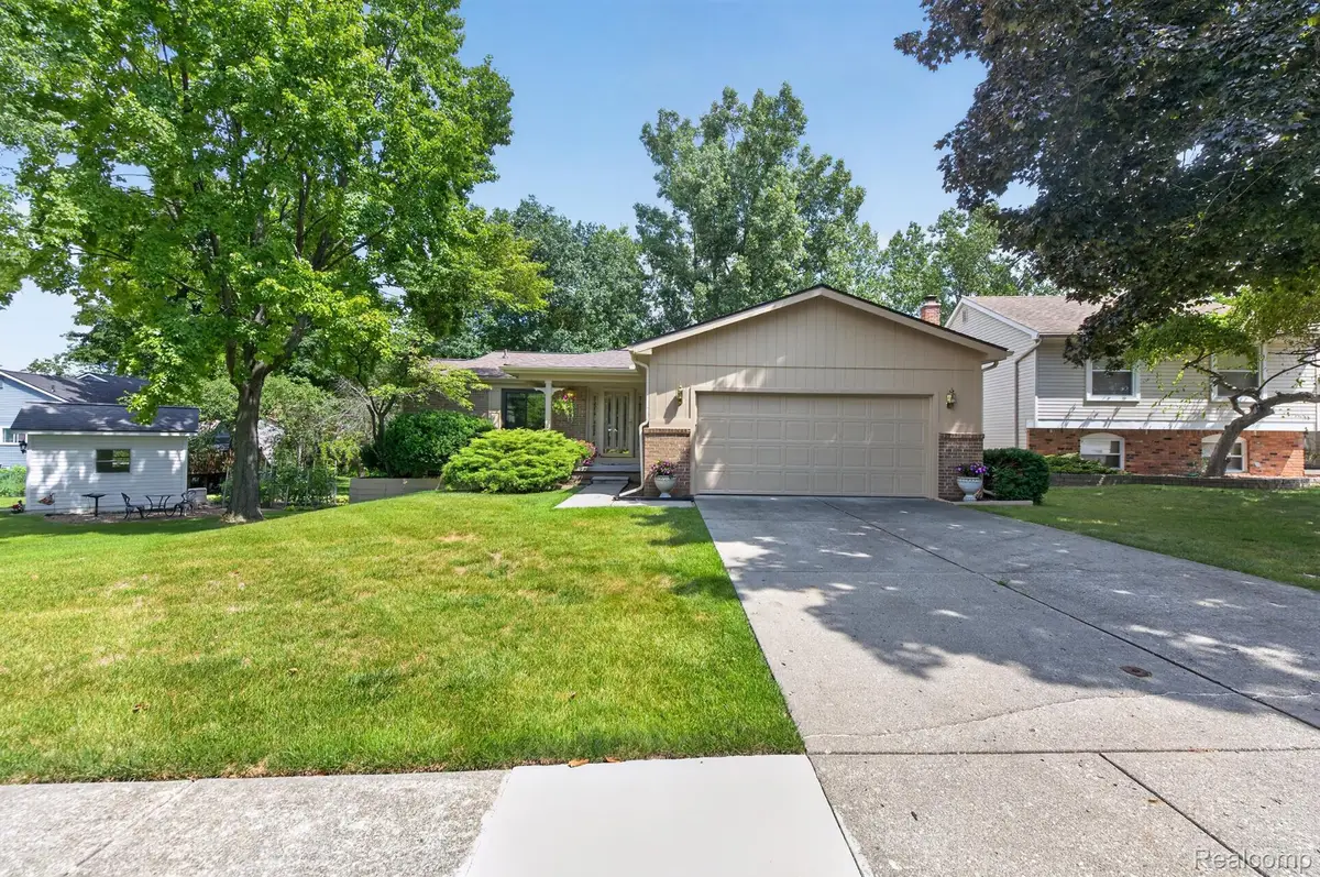 945 Devonshire Court, Brighton, MI 48116 - #1