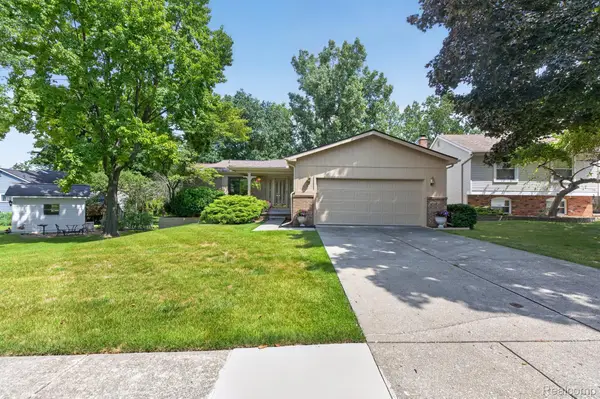 945 Devonshire Court, Brighton, MI 48116
