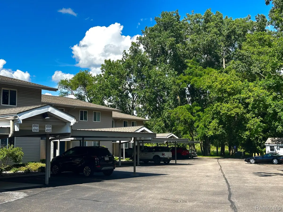 4932 Lake Point Drive, Waterford, MI 48329 - #1