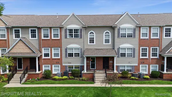 826 Eagle Drive, Fenton, MI 48430