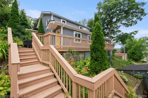 10492 Lake Shore Drive, Fenton, MI 48430