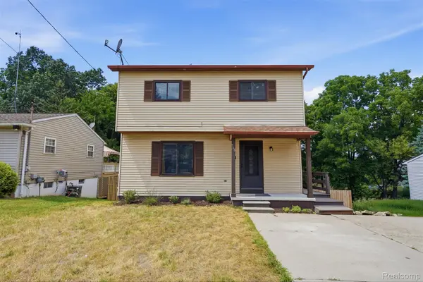 968 Parallel Street, Fenton, MI 48430