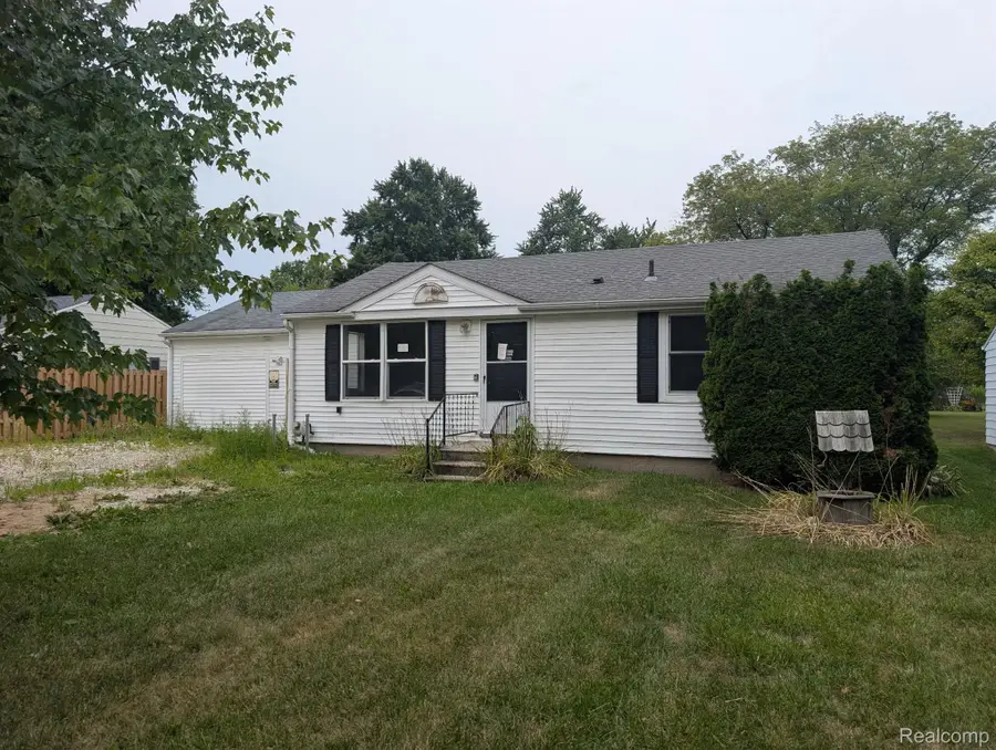 1334 Transue Avenue, Burton, MI 48509 - #2