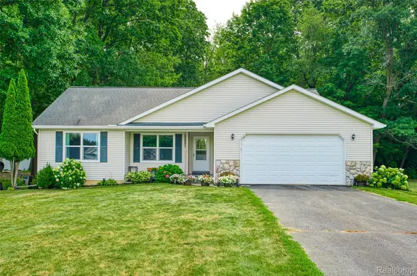 10851 Mackinaw Trail Trail, Fowlerville, MI 48836