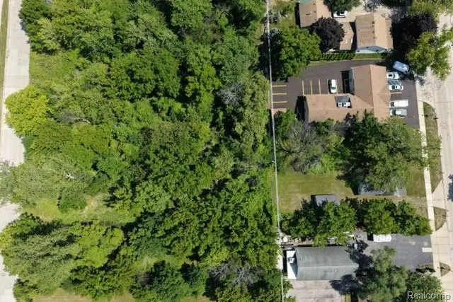 8120 Macomb Street, Grosse Ile, MI 48138 - #3