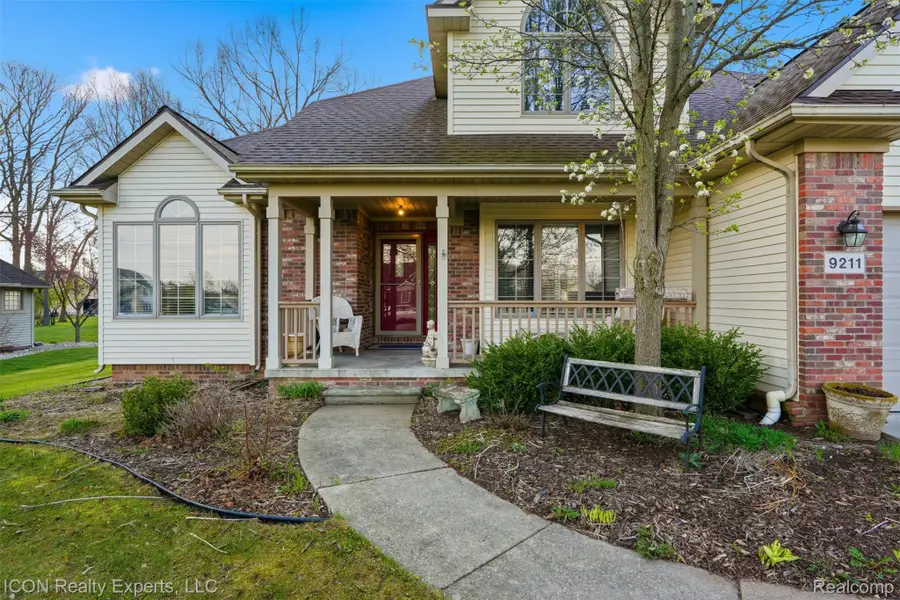 9211 Meadow Ridge, Grand Blanc, MI 48439 - #2