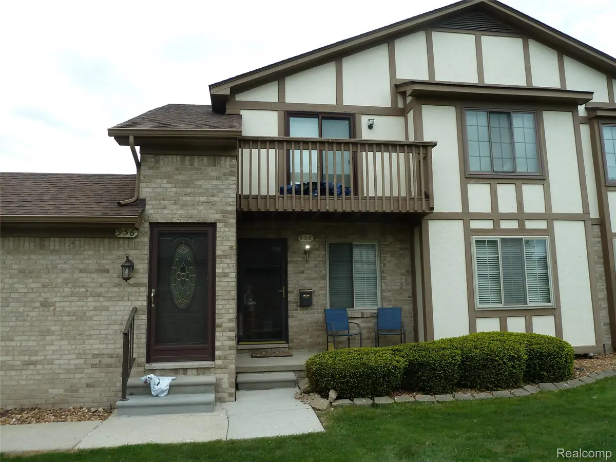 958 Country Club Drive #6, Saint Clair Shores, MI 48082 - #1