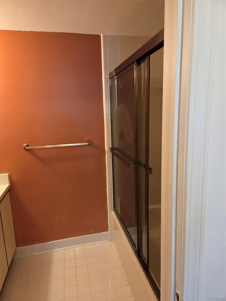 958 Country Club Drive #6, Saint Clair Shores, MI 48082 - #2