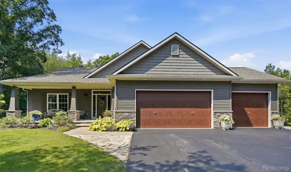 2588 Cheltenham Knoll, Howell, MI 48843