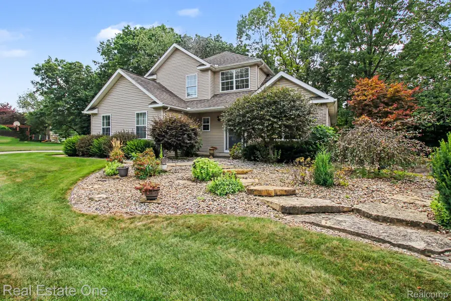 7926 Forest Creek Court, Hamburg, MI 48189 - #2