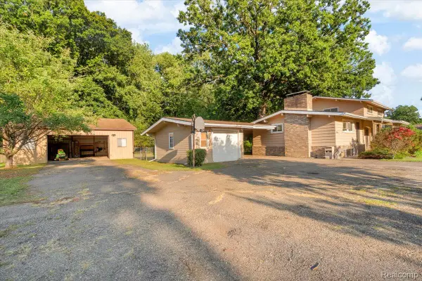28457 Relda Drive, Trenton, MI 48183