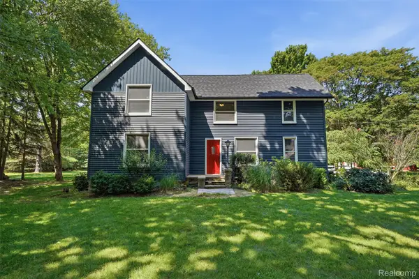 8880 Cedar Lake Road, Pinckney, MI 48169
