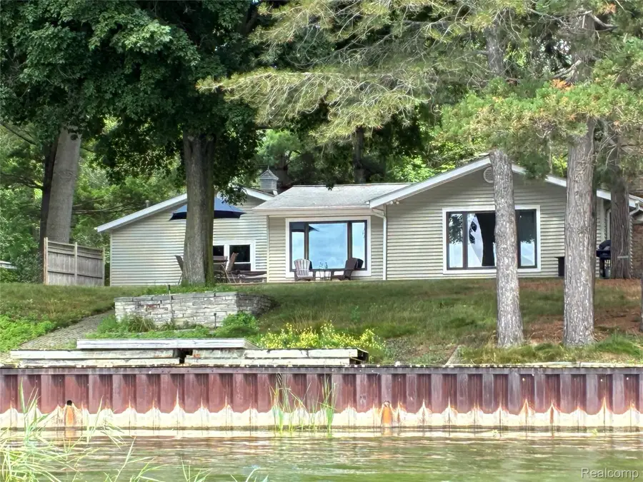 2737 N Lakeview Drive, Sanford, MI 48657 - #2