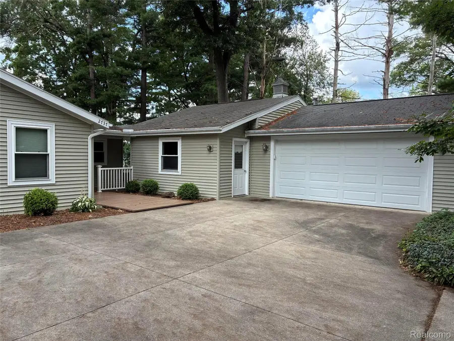 2737 N Lakeview Drive, Sanford, MI 48657 - #3