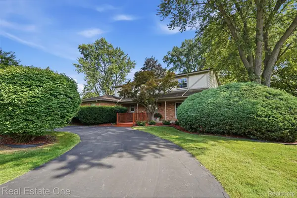 30752 Woodstream Court, FarmingtonHills, MI 48334