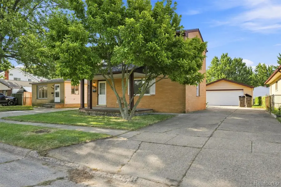 19578 Opal Street, Clinton Township, MI 48035 - #3