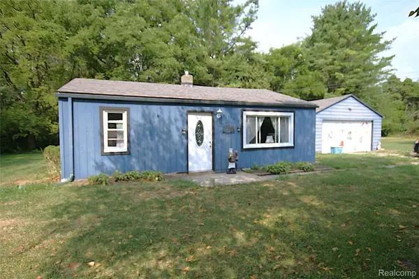 5349 E Carpenter Road, Flint, MI 48506