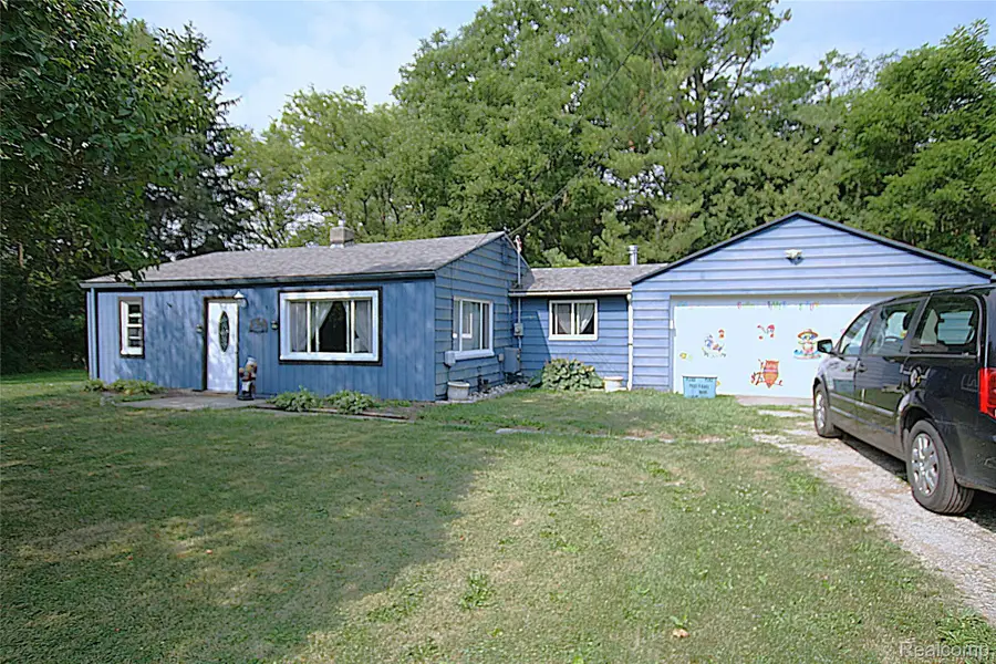 5349 E Carpenter Road, Flint, MI 48506 - #2