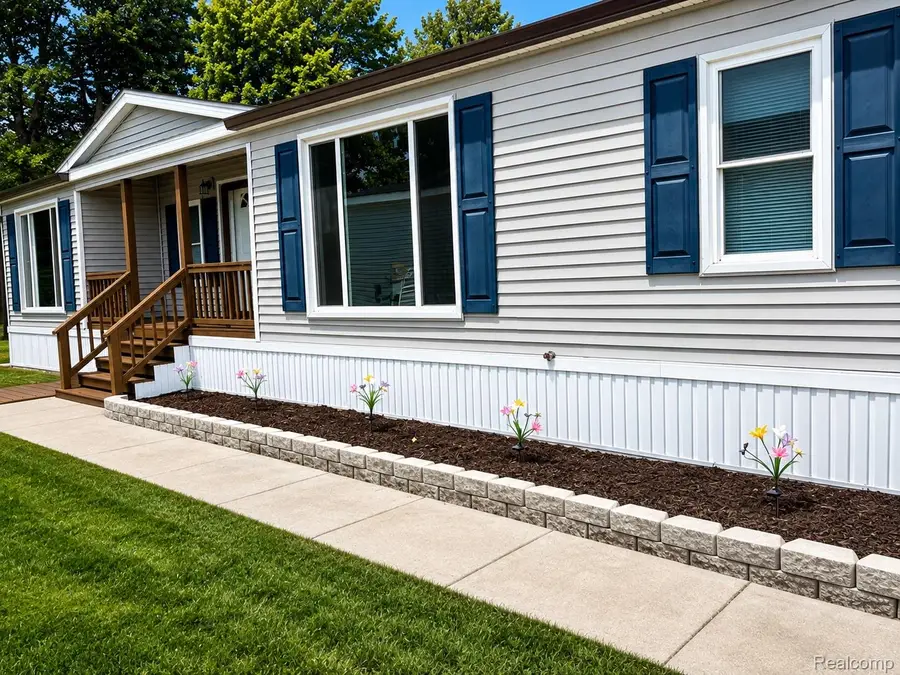 11410 N Lake Drive, Fenton, MI 48430 - #2