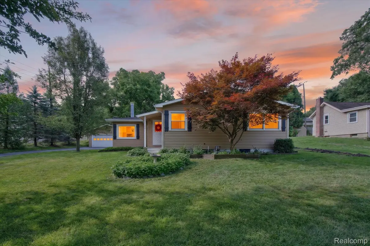 124 E Lafayette Street, Milford, MI 48381 - #1
