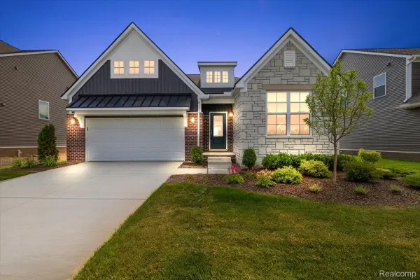 2352 Provencal Drive, CommerceTwp, MI 48382