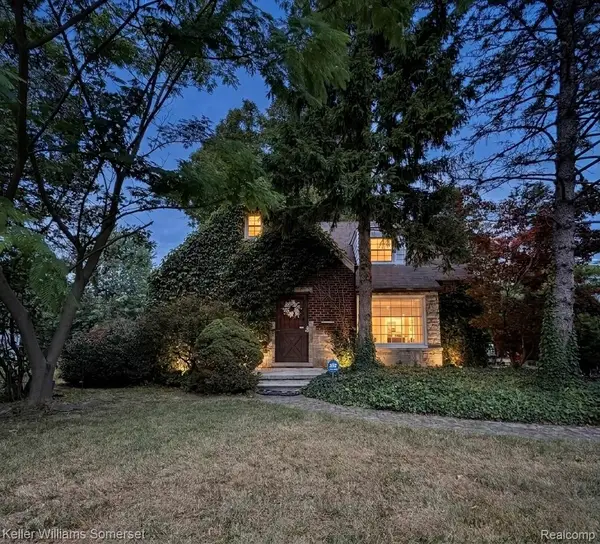 20695 Huntington Avenue, HarperWoods, MI 48225