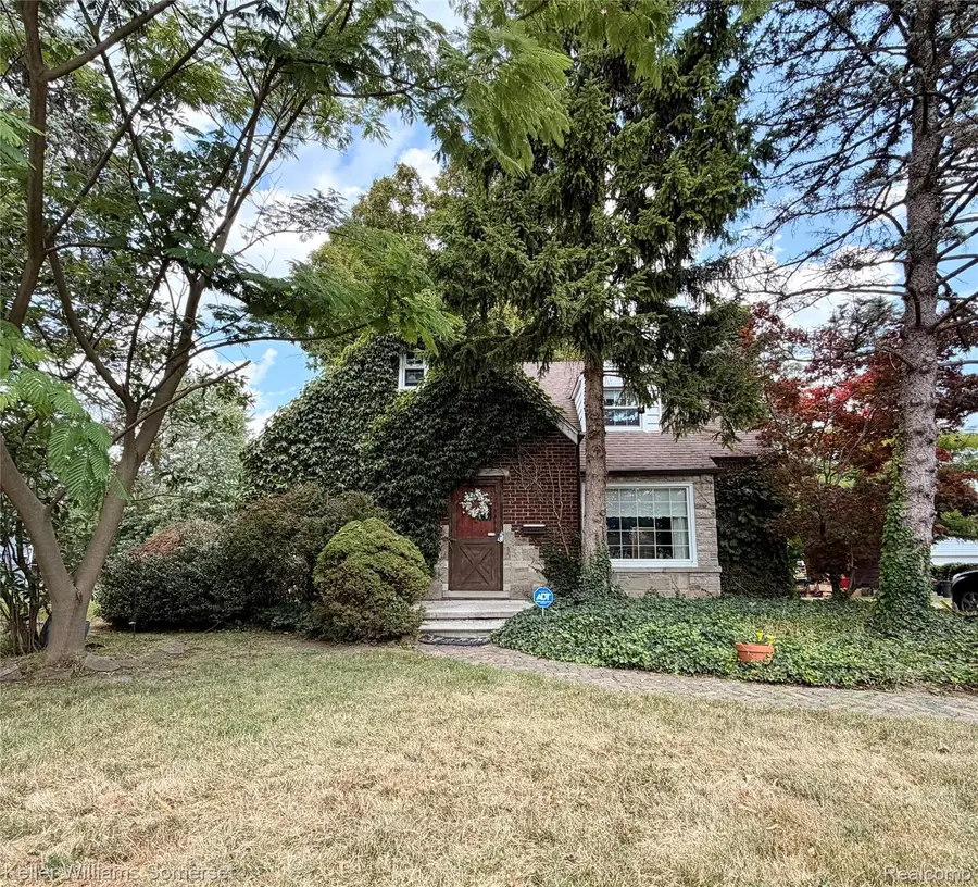 20695 Huntington Avenue, Harper Woods, MI 48225 - #2