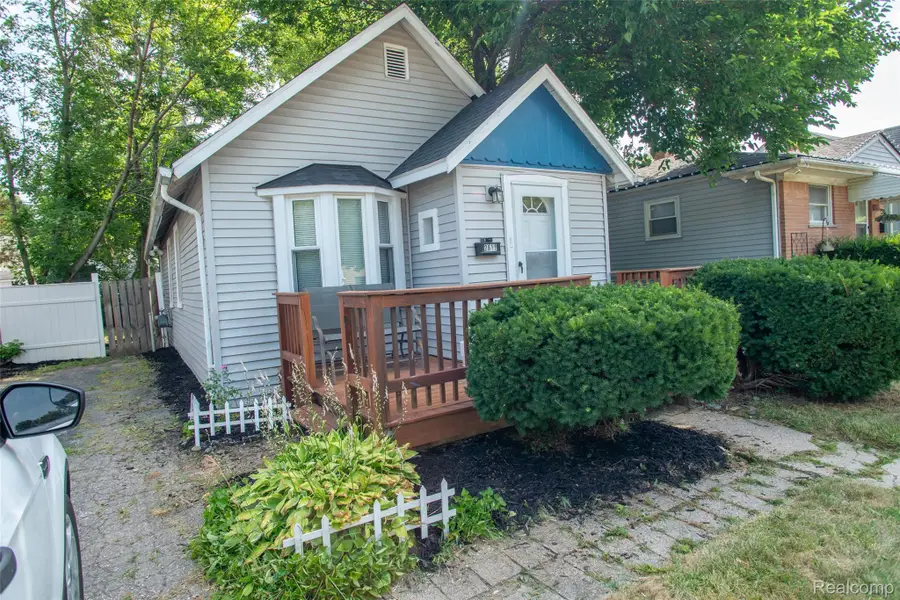 2814 Crooks Road, Royal Oak, MI 48073 - #3