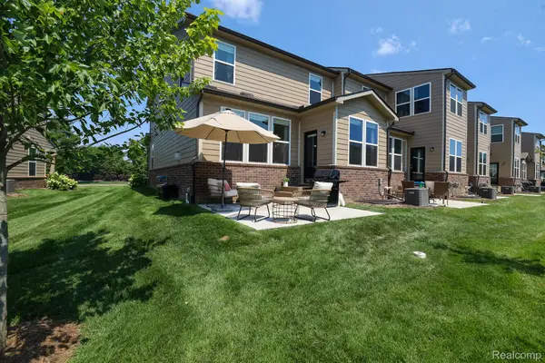 1983 Addison Circle, WalledLake, MI 48390