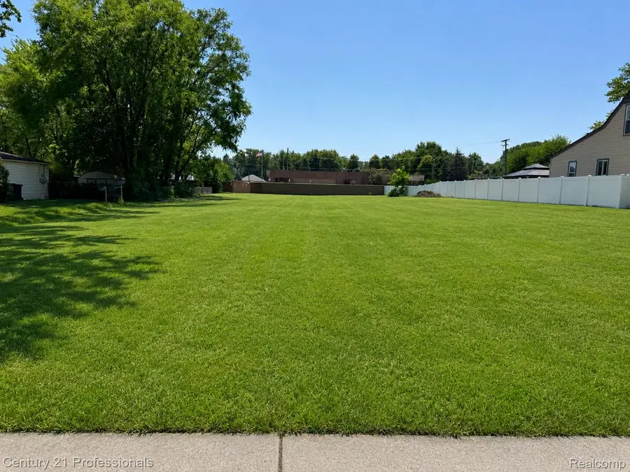 5610 Noll Street, Sterling Heights, MI 48310 - #2