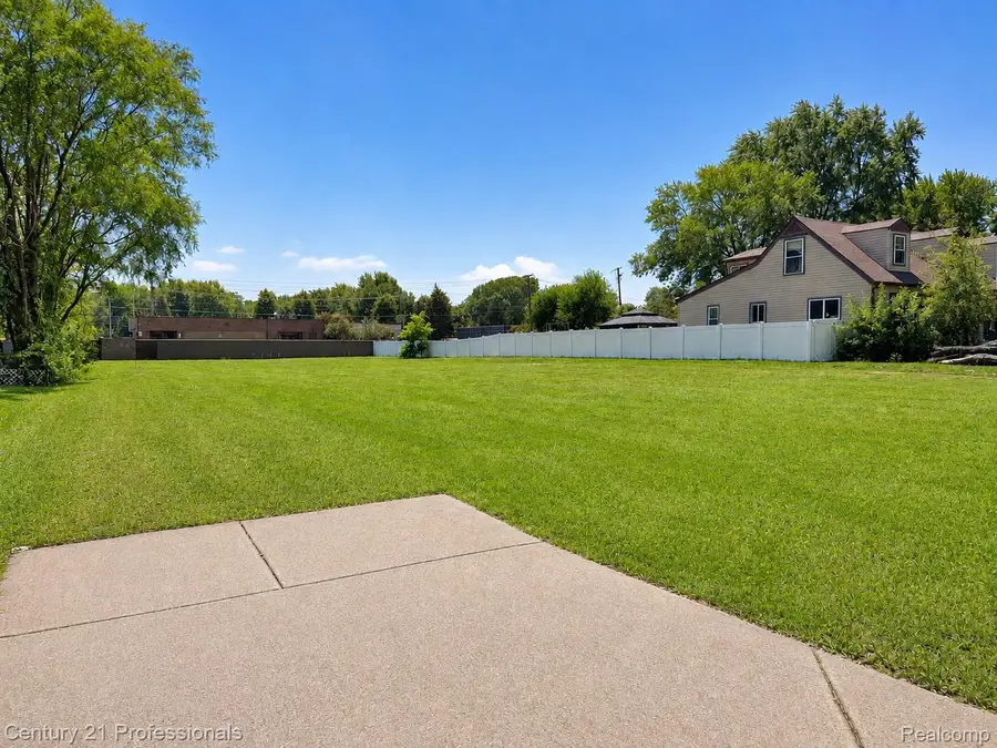 5610 Noll Street, Sterling Heights, MI 48310 - #3