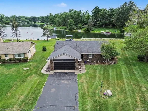 5134 Red Fox Drive, Brighton, MI 48114