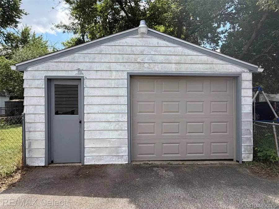 3717 Larchmont Street, Flint, MI 48532 - #3
