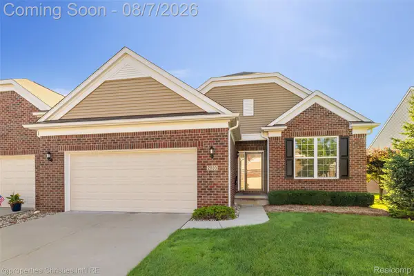 2033 Orwell Street #49, LakeOrion, MI 48360