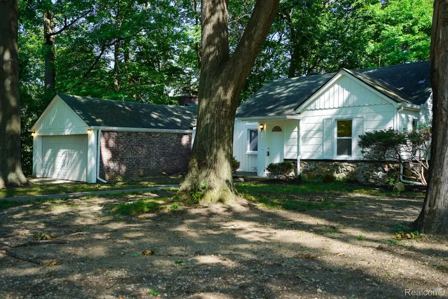 24300 Simmons Avenue, Southfield, MI 48033 - #3