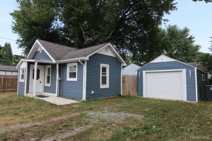 4142 Coggins Avenue, Flint, MI 48506 - #3