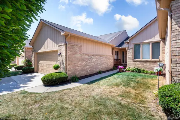 35181 White Pine Trail, Farmington, MI 48335