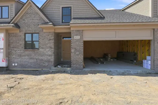 435 Cornerstone Drive #69, Oxford, MI 48371