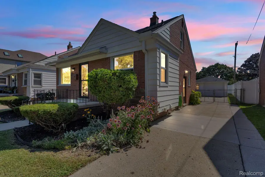 9283 Chatham Avenue, Allen Park, MI 48101 - #2