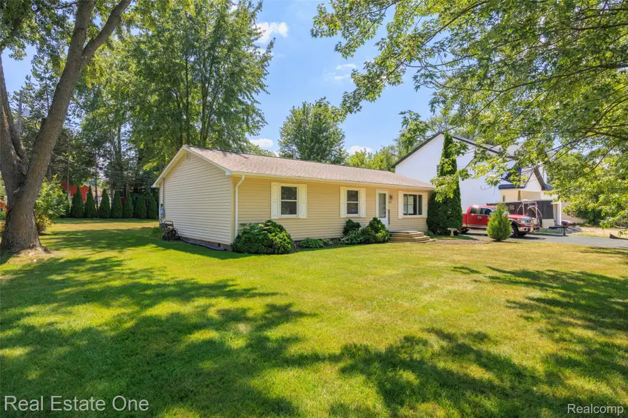337 Amberwood Street, Auburn Hills, MI 48326 - #2