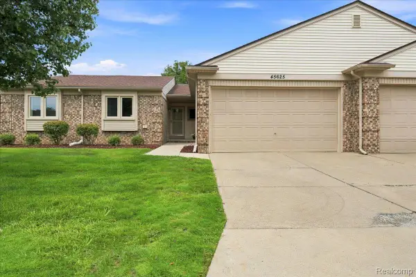 45625 Elm Tree Lane, Utica, MI 48315