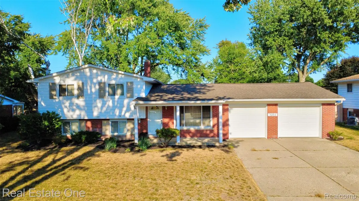 5964 Strathdon Way, Waterford, MI 48327 - #1