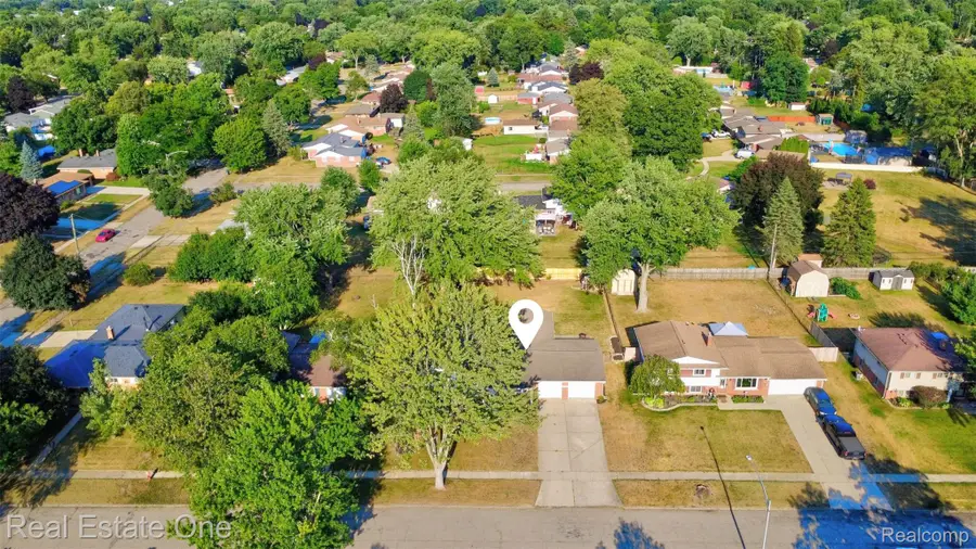 5964 Strathdon Way, Waterford, MI 48327 - #3