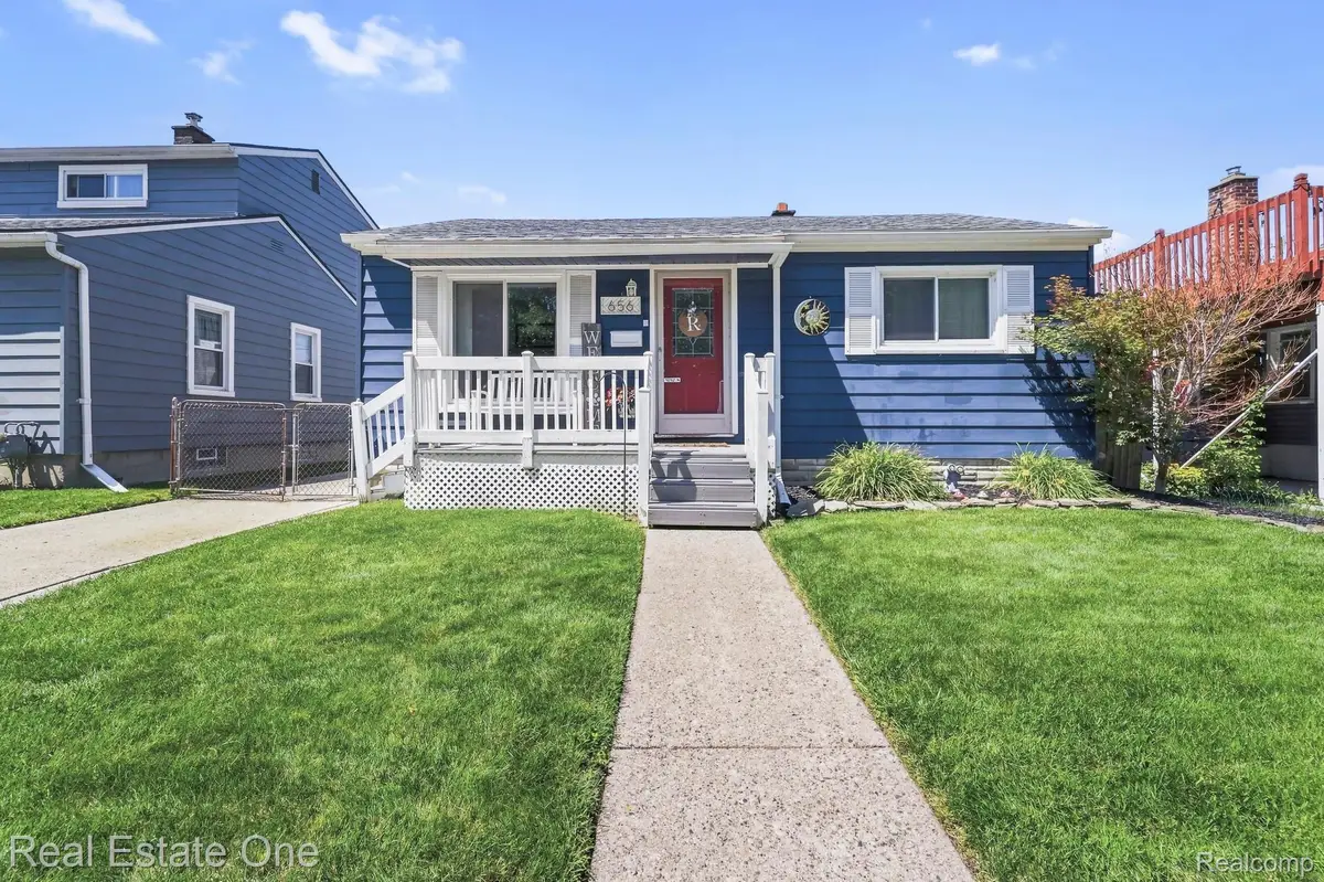 656 8th Street, Wyandotte, MI 48192 - #1